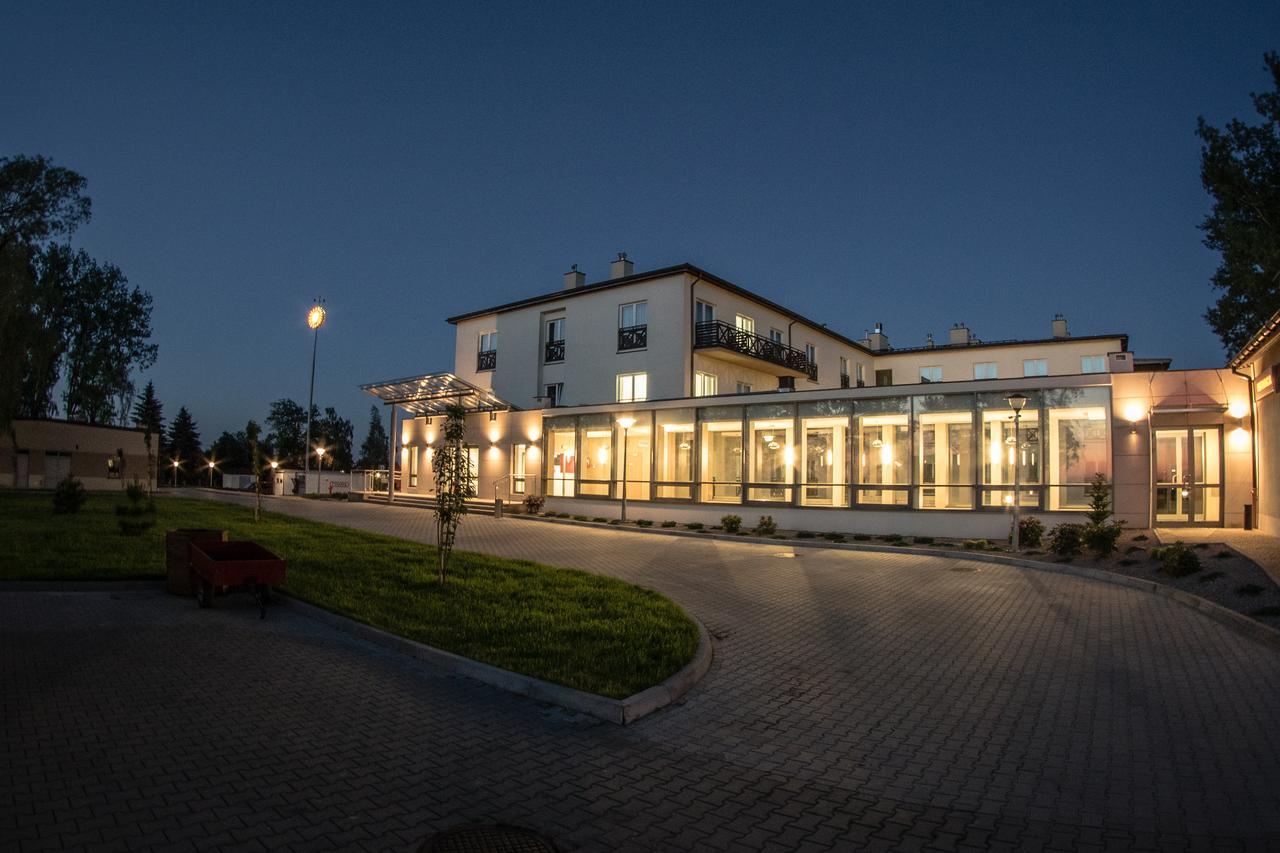 Hotel Radocza Park Business Екстериор снимка