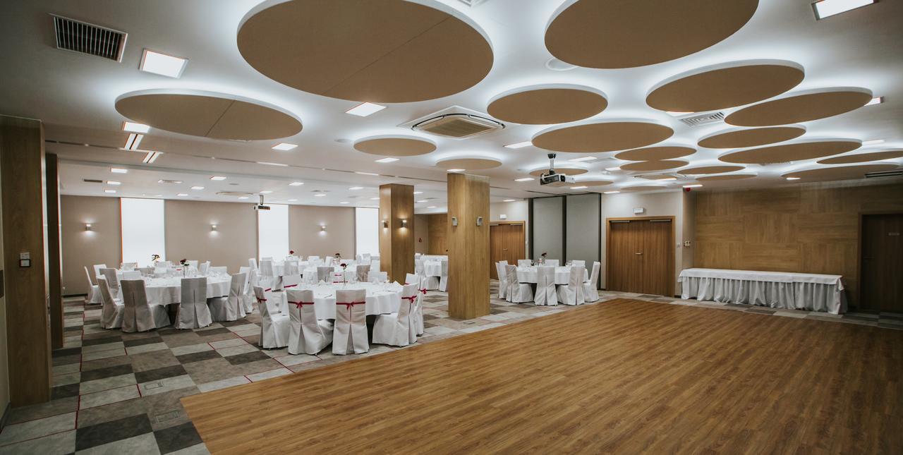 Hotel Radocza Park Business Екстериор снимка