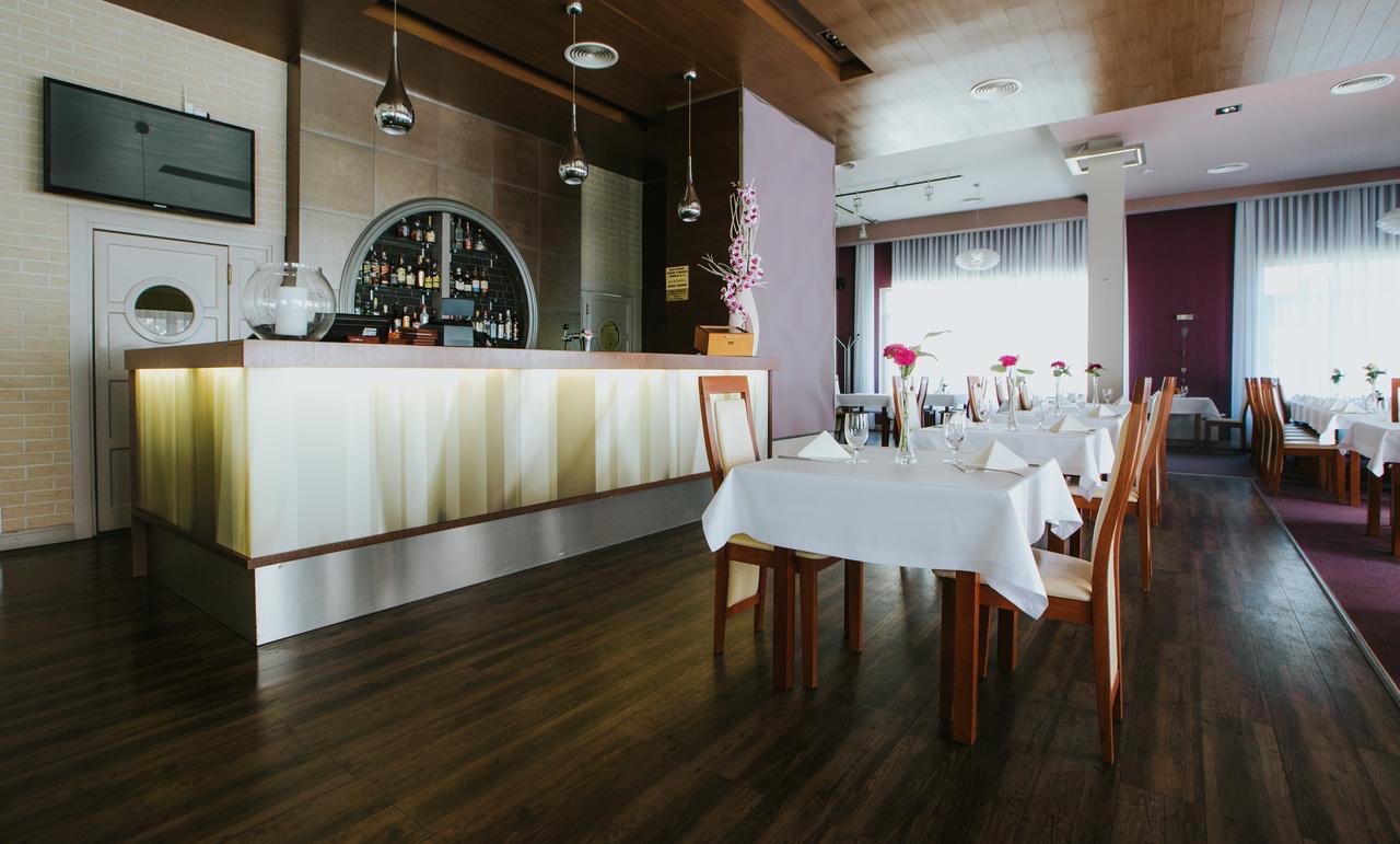 Hotel Radocza Park Business Екстериор снимка